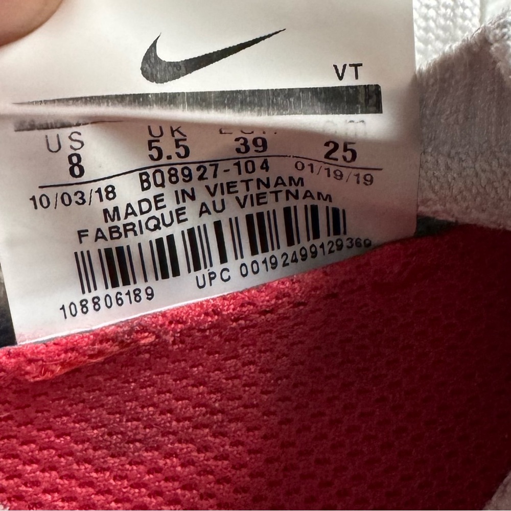 Nike Epic React Flyknit Shoes - Picture 6 of 6